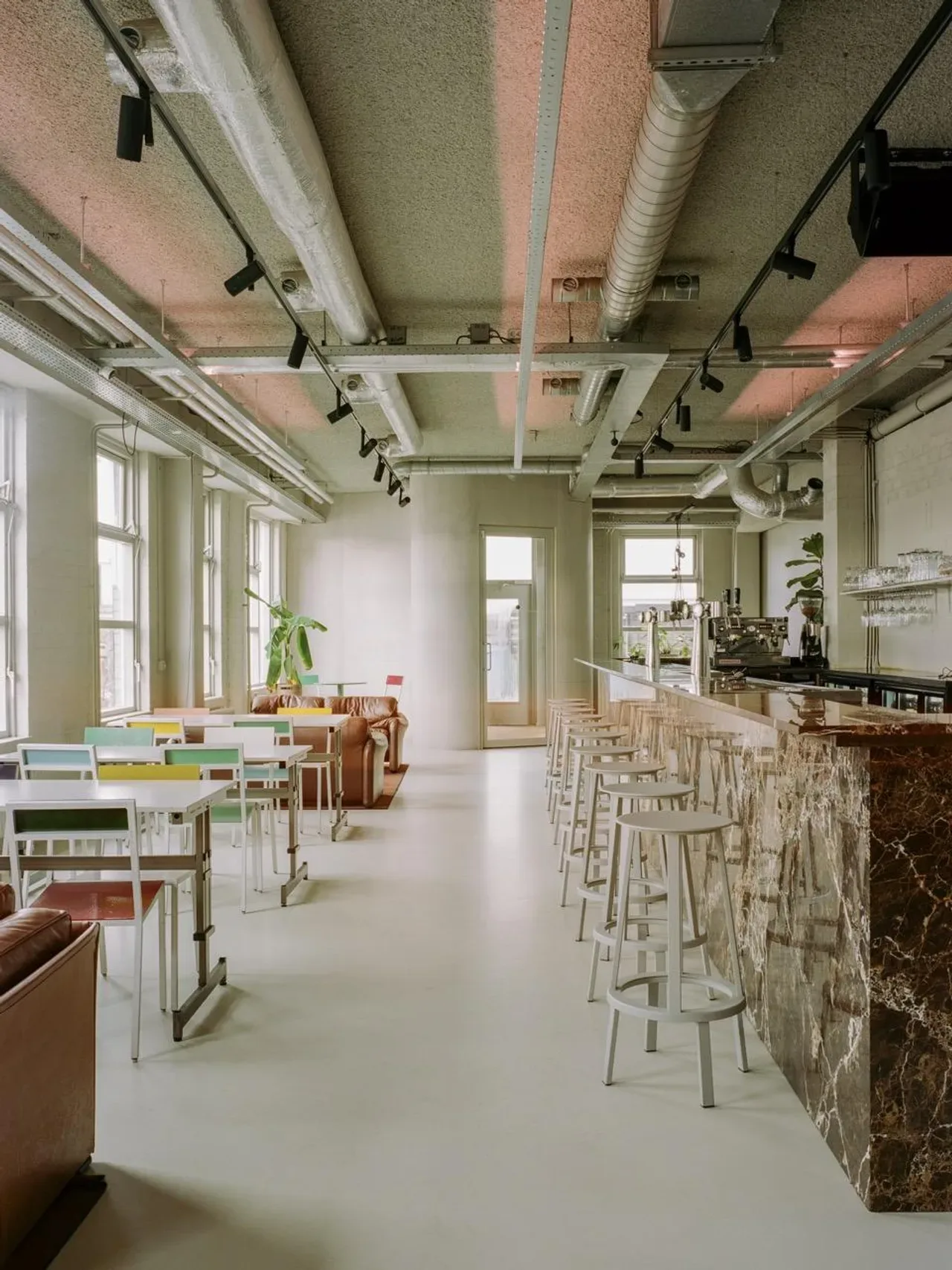 De bar op een donderdagmiddag, Borisov Amsterdam