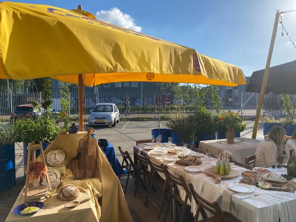 Het terras met gele parasols, Borisov Amsterdam